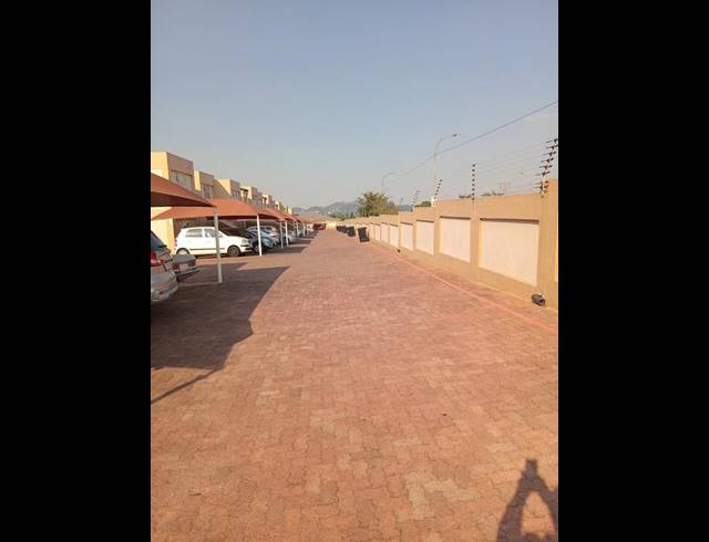 3 BEDROOM TOWNHOUSE FOR SALE IN MONDEOR